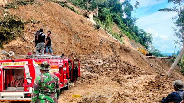 Longsor di badan jalan menuju ke Samar Kilang, Bener Meriah. Foto: dok. BPBD Bener Meriah