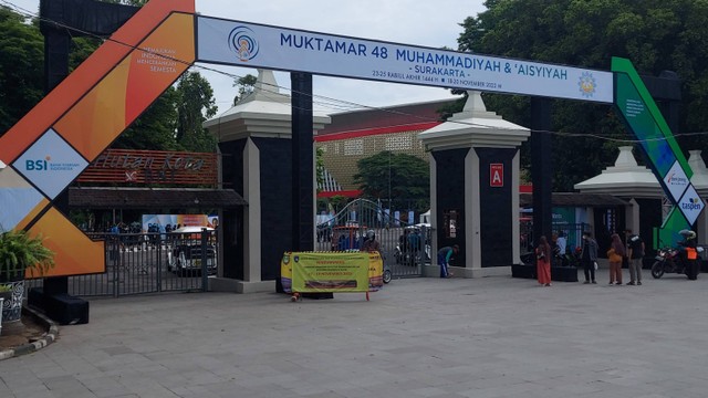 Situasi Stadion Manahan menjelang pembukaan Muktamar Muhammadiyah pada Sabtu (19/11/2022). FOTO: Fernando Fitusia