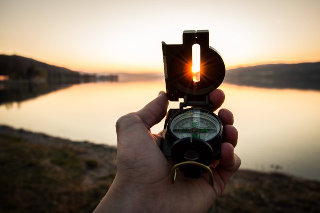 Ilustrasi Apa syarat yang diperlukan agar elektromagnet dapat berfungsi, sumber foto (Tim Graf) by unsplash.com