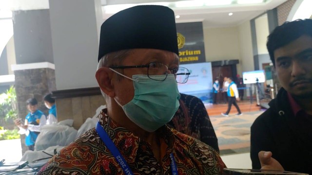 Ketua PP Muhammadiyah Anwar Abbas di UMS, Jumat (18/11). Foto: Arfiansyah Panji/kumparan