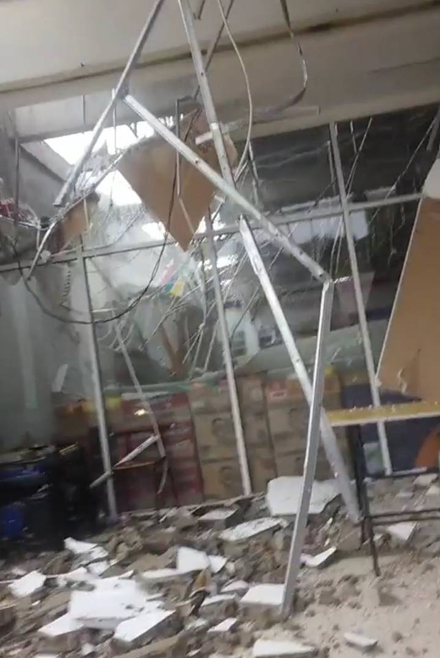 Kondisi minimaket di Sidas, Landak, rusak diterjang angin kencang. Foto: Tangkapan Layar Instagram @landakinformasi