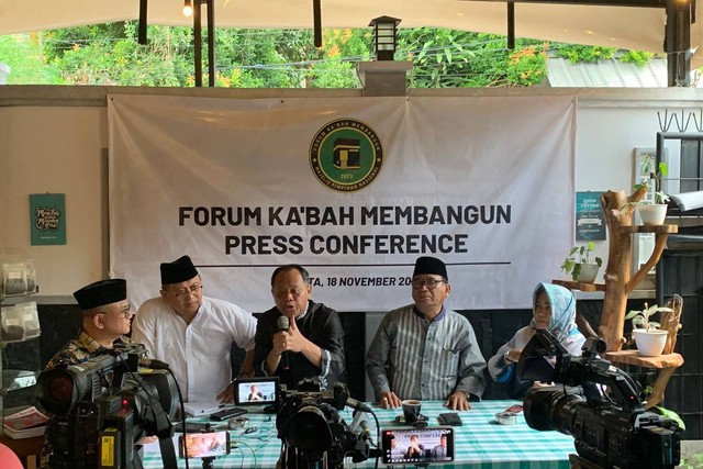 Organisasi Forum Kabah Membangun (PKM) yang mendukung bacapres Anies Baswedan. Foto: Paulina Herasmaranindar/kumparan