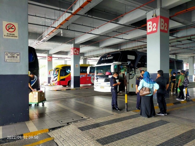 Bus Damri di Kuching Central Bus Station, Malaysia. Foto: dok. Istimewa