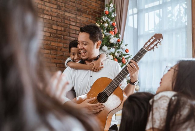 Yamaha Musik Indonesia sediakan segudang promo spesial biar momen akhir tahun makin seru bersama keluarga. Foto: Shutterstock