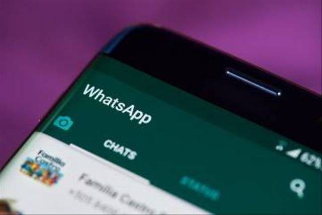 Ilustrasi pemesanan melalui WhatsApp. | Foto: Shutterstock