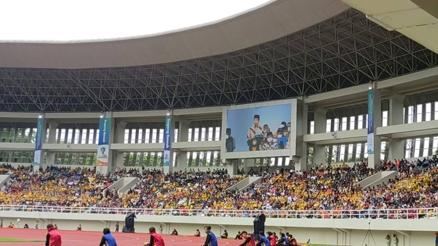 Presiden Jokowi menghadiri Muktamar ke-48 Muhammadiyah dan Aisyiyah di Stadion Manahan Solo, Sabtu (19/11), Foto: Arfiansyah Panji Purnandaru/kumparan