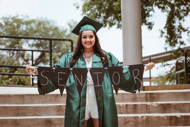  Caption untuk Orang yang Wisuda, Foto/Unsplash/Juan Ramos