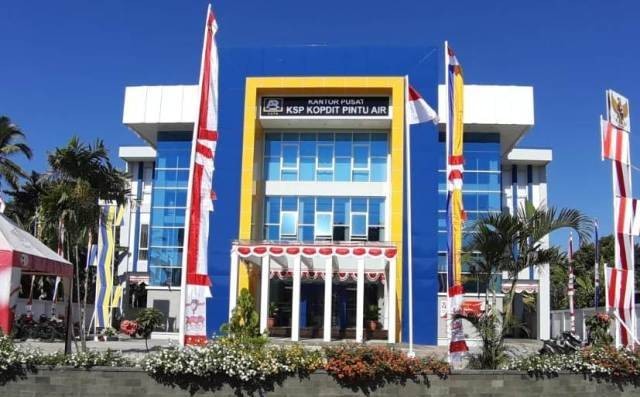 Keterangan foto:Kantor pusat KSP Kopdit Pintu Air di Rotat, Kabupaten Sikka.