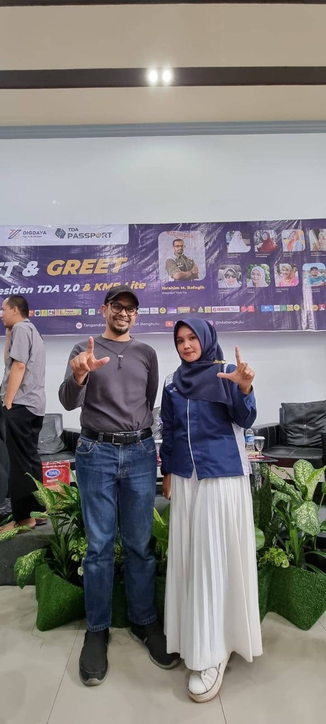 Presiden TDA 7.0 Ibrahim Mochamad Bafagih (kiri) bersama member TDA Bengkulu. dok/TDA Bengkulu