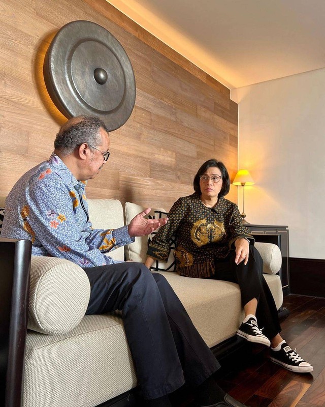 Menteri Keuangan Sri Mulyani saat melakukan pertemuan bilateral dengan Dr Tedros Adhanom Ghebreyesus Director General World Health Organization. Foto: Instagram/@smindrawati