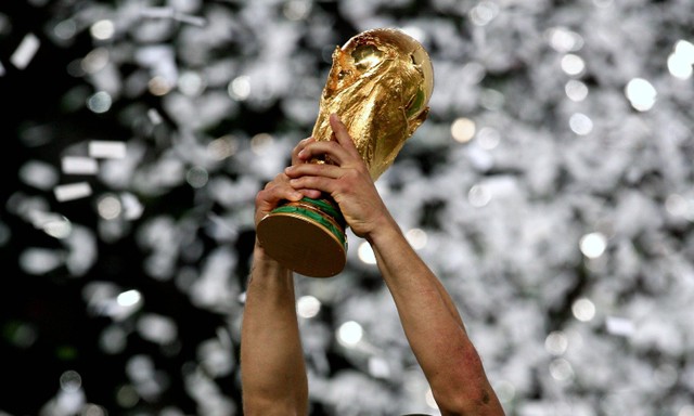 Ilustrasi Trophy Piala Dunia 2022 Qatar. Foto: Shutterstock