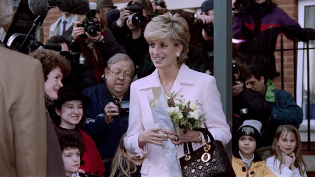 Putri Diana tiba di National Hospital for Neurology and Neurosurgery di London, pada 6 Maret 1996. Foto: Gerry Penny/AFP