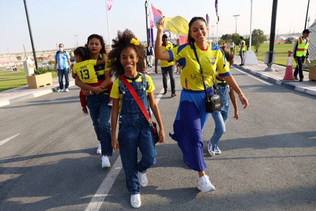 Fans Ekuador menjelang pembukaan Piala Dunia 2022 Qatar dan pertandingan Qatar melawan Ekuador di Stadion Al Bayt, Al Khor, Qatar. Foto: Bernadett Szabo/REUTERS