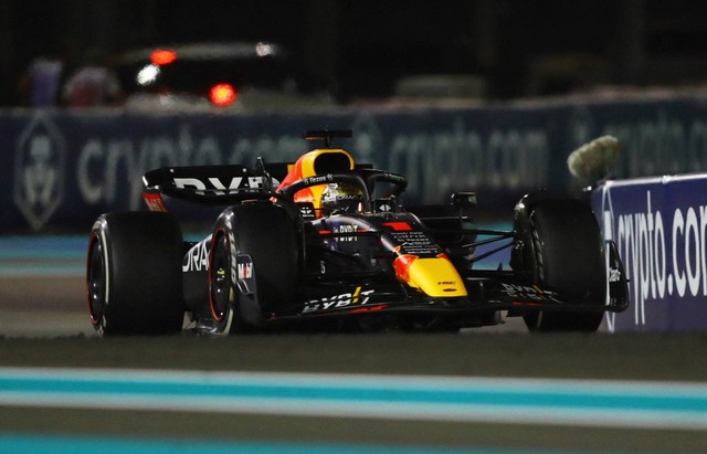 Max Verstappen di Formula 1 (F1) GP Abu Dhabi di Sirkuit Yas Marina, Uni Emirat Arab (UEA), pada 20 November 2022. Foto: REUTERS/Amr Alfiky