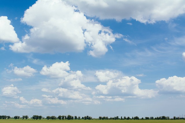 puisi tentang langit 4 bait. sumber foto : unsplash/rodion.