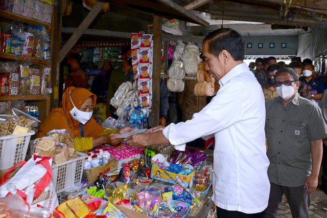 Presiden Jokowi di Pasar Malang Jiwan Colomadu. Foto: Muchlis Jr/Biro Pers Sekretariat Presiden