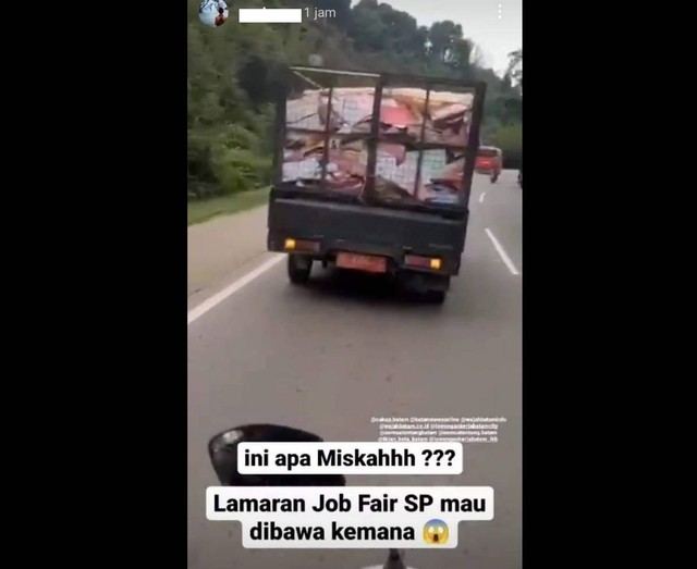 Insta Story yang akhirnya viral dan bikin gaduh para pencaker Job Fair Batam. (Foto: ist)