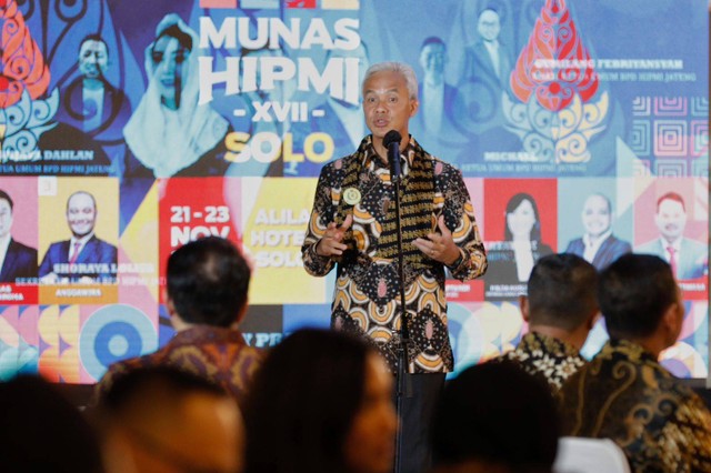 Gubernur Jawa Tengah Ganjar Pranowo dalam gala dinner bersama pengusaha yang tergabung dalam HIPMI berpesan agar para pengusaha muda memberikan sumbangsih terhadap ekonomi nasional. Foto: Dok. Istimewa