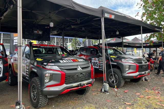 Mitsubishi Triton yang dikendarai Rifat Sungkar dalam ajang Asia Cross Country Rally (AXCR) 2022 di Buriram, Thailand. Foto: Sena Pratama/kumparan