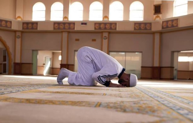 3 Doa Sujud Terakhir dalam Sholat Lengkap beserta Arab, Latin, dan