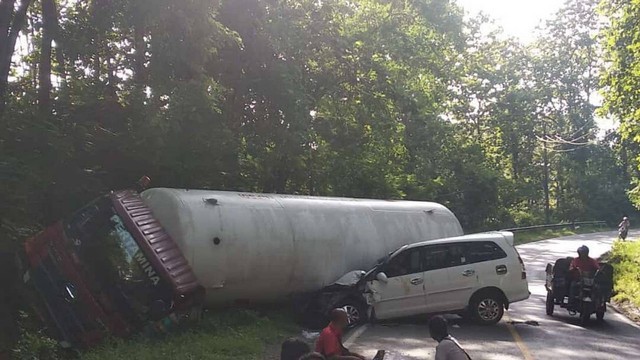 Kecelakaan lalu lintas terjadi di Jalan Nasional Blora-Cepu tepatnya di tikungan Mrico Kecut, di Desa Cabak, Kecamatan Jiken, Kabupaten Blora. (Foto: Doks Istimewa)