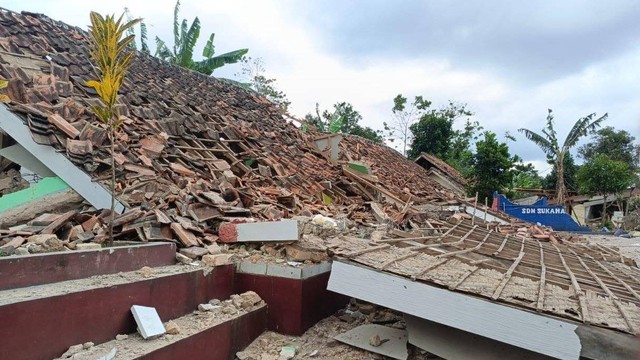 Kerusakan bangunan akibat gempa di Cianjur, Senin (21/11/2022).  Foto: BNPB