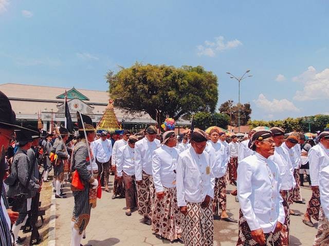 Bagaimana pengaruh letak geografis Indonesia terhadap kehidupan budaya masyarakat? Sumber: unsplash.com