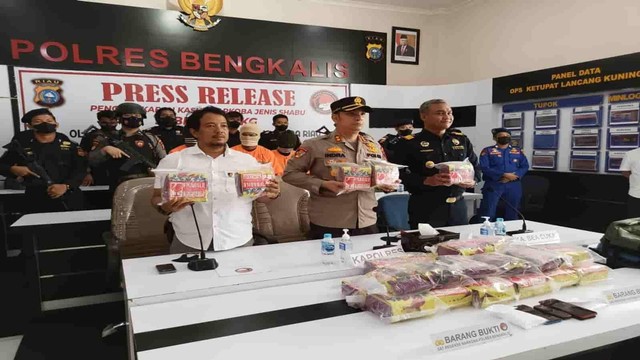 Pengungkapan kasus puluhan kg sabu di Bengkalis, Riau. (ANDRIAS/SELASAR RIAU)