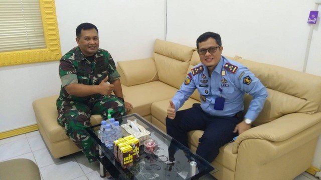 Hidayat Kalapas Narkotika Samarinda Mengunjungi Kepala Rumkit Tentara Samarinda. Dok oleh Tim Humas LPN