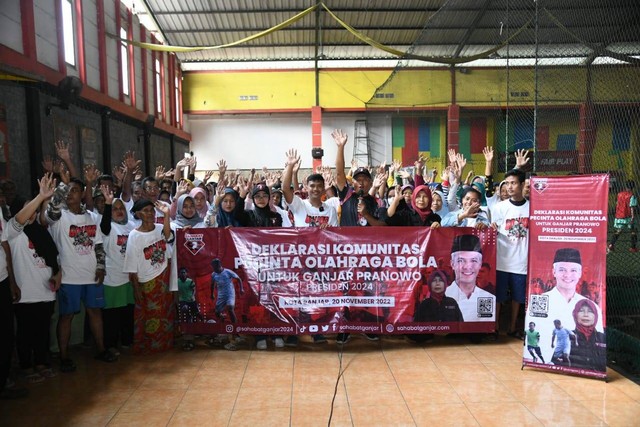 Relawan Sahabat Ganjar menggelar pertandingan futsal di Kecamatan Banjar, Kota Banjar, Jawa Barat, pada Minggu (20/11/2022). Foto: Dok. Istimewa