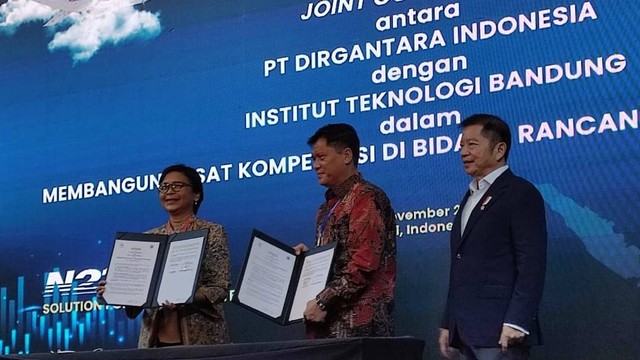 Penandatangan Join Commitment PT DI dengan ITB di ajang Indonesia Development Forum 2022, Senin, (21/11/2022) - LSU