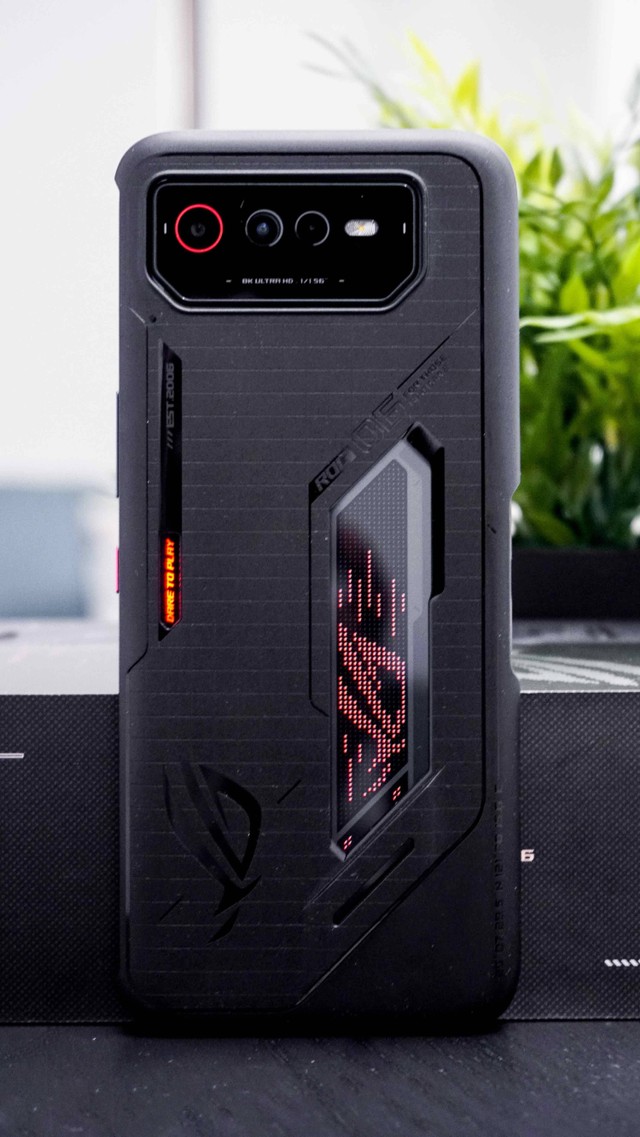 ASUS ROG Phone 6. Foto: Kevin S. Kurnianto/kumparan