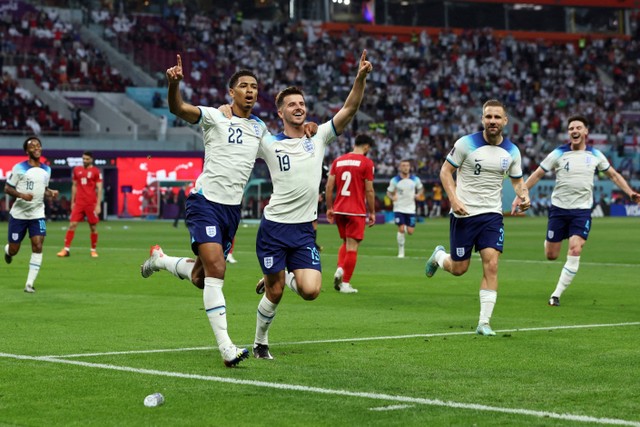 Selebrasi pemain Timnas Inggris Jude Bellingham usai mencetak gol ke gawang Timnas Iran pada pertandingan Grup B Piala Dunia 2022 Qatar di Stadion Internasional Khalifa, Doha, Qatar. Foto: Paul Childs/REUTERS