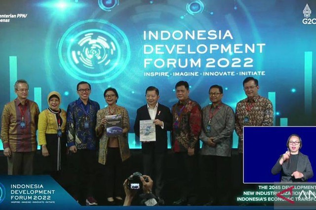 Peluncuran Peta Jalan Industri Kedirgantaraan oleh Bappenas di acara Indonesia Development Forum. Foto: Antara
