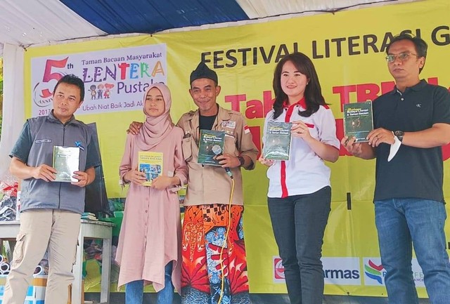Peluncuran buku Membangun Budaya Literasi dan Taman Bacaan berbasis edukasi dan hiburan