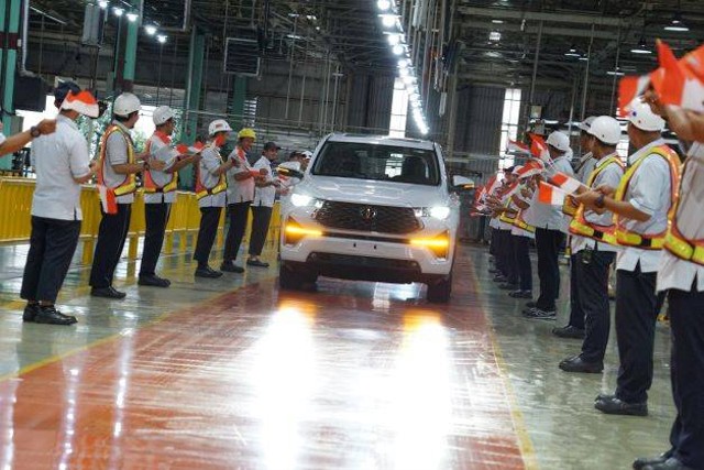 Produksi perdana all new Toyota Kijang Innova Zenix  Foto: Dok. Istimewa