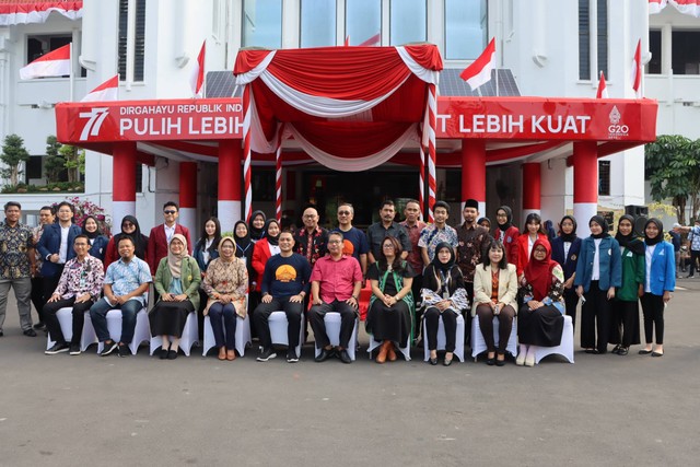 Dokumentasi apel pembukaan Magang Bersertifikat bersama Walikota Surabaya. Sumber : Dokumentasi Dispendukcapil Kota Surabaya