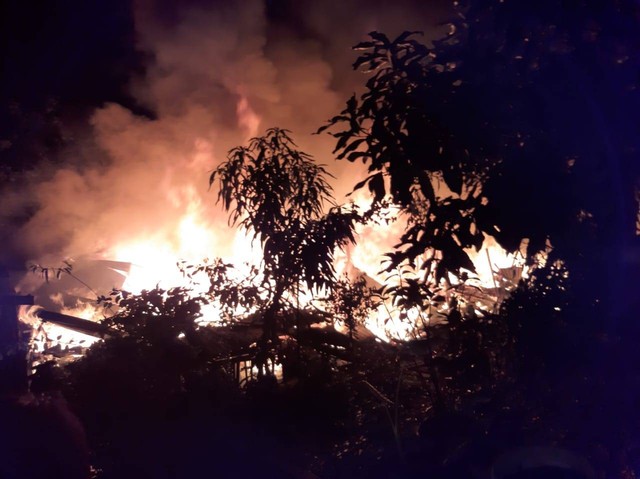 Kebakaran menghanguskan 3 rumah di Jalan Sutoyo Pontianak Selatan. Foto: Dok Polresta Pontianak