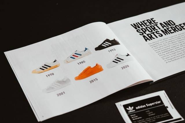 Sebutkan hal-hal yang terdapat dalam buklet. Sumber: unsplash.com