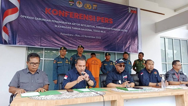 Direktorat Kriminal Khusus Polda Riau mengungkap pelaku perambahan TNTN di Kabupaten Pelalawan, Riau. (DEFRI CANDRA/SELASAR RIAU)