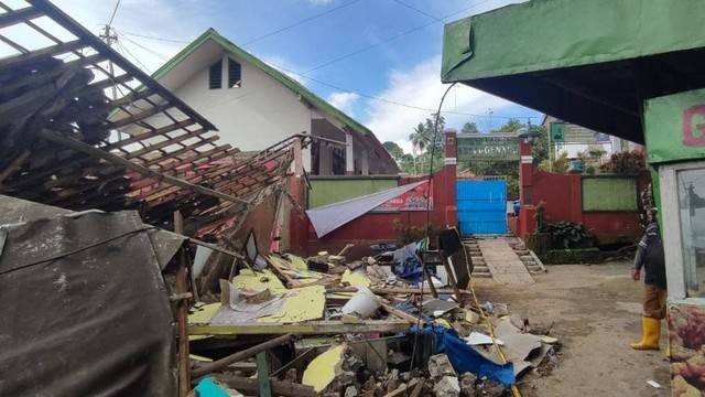 Suasana di Desa Gintung, Cianjur terkena dampak longsor dan gempa. Foto: Rachmadi Rasyad/kumparan