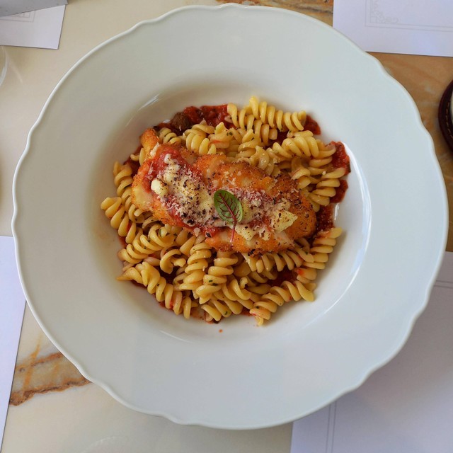 Menu chicken parmesan fusilli ala DION. Foto: Monika Febriana/kumparan