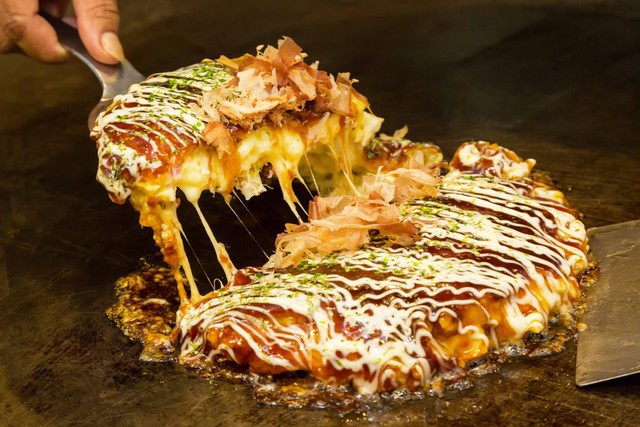 Ilustrasi okonomiyaki. Foto: TheNUshutter/Shutterstock