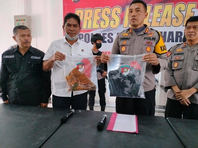 Polres Batanghari mengungkapkan kasus penembakan Suku Anak Dalam. (Foto: Jambikita)