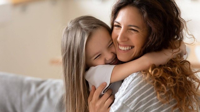 https://www.shutterstock.com/id/image-photo/cute-little-girl-hug-cuddle-excited-1660545943