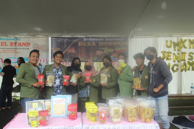 Stand bazaar UMKM Desa Ngrimbi (Sumber: Dok. Pribadi)