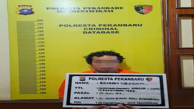 Pelaku diamankan di Maporesta Pekanbaru. (Dok. Polresta Pekanbaru)