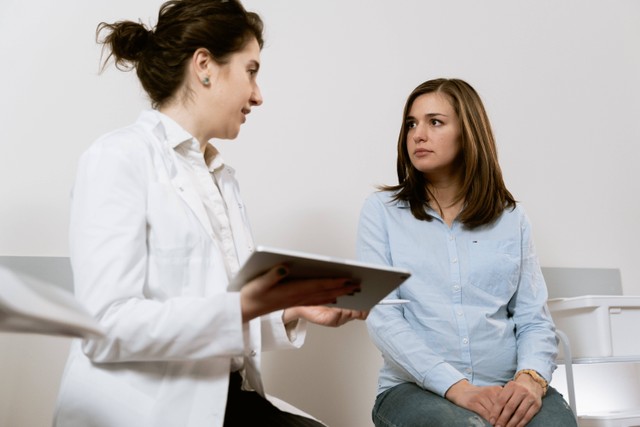 Ada berbagai macam gangguan medis yang bisa menjadi penyebab payudara gatal saat hamil. Foto: Pexels.com 