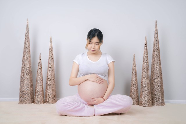 Perut kencang saat hamil tua adalah salah satu keluhan yang dirasakan oleh ibu hamil mendekati persalinan. Foto: Pexels.com