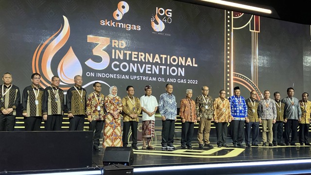 Menteri ESDM Arifin Tasrif dan Kepala SKK Migas Dwi Soetjipto membuka International Convention Oil and Gas of Indonesia Upstream Oil and Gas 2022 (IOG 2022) di BNDCC, Nusa Dua, Bali, Rabu (23/11/2022).  Foto: Ema Fitriyani/kumparan